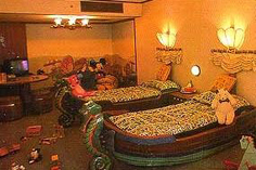 holiday_family suite-kids room.jpg